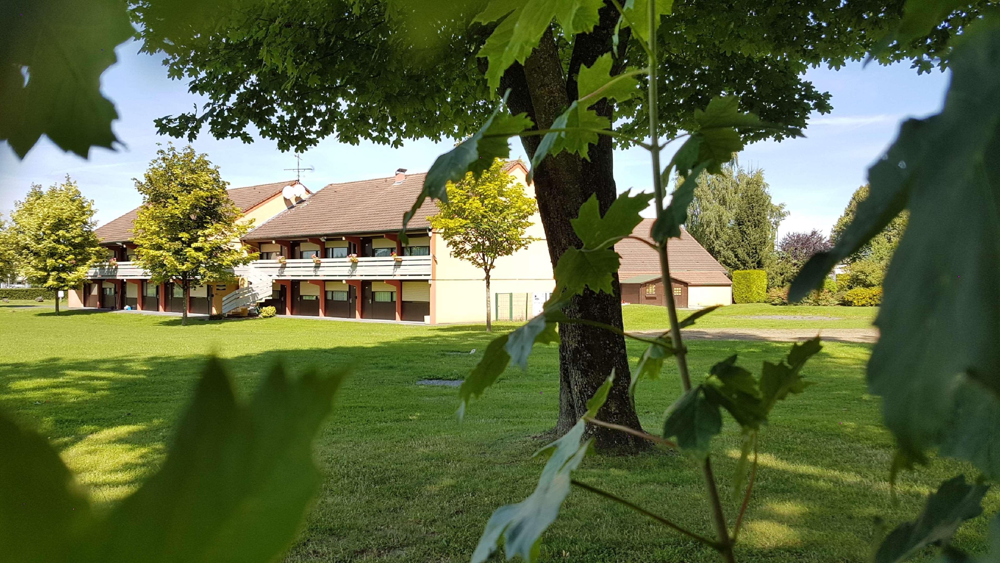 Campanile Maubeuge Hotel Exterior foto