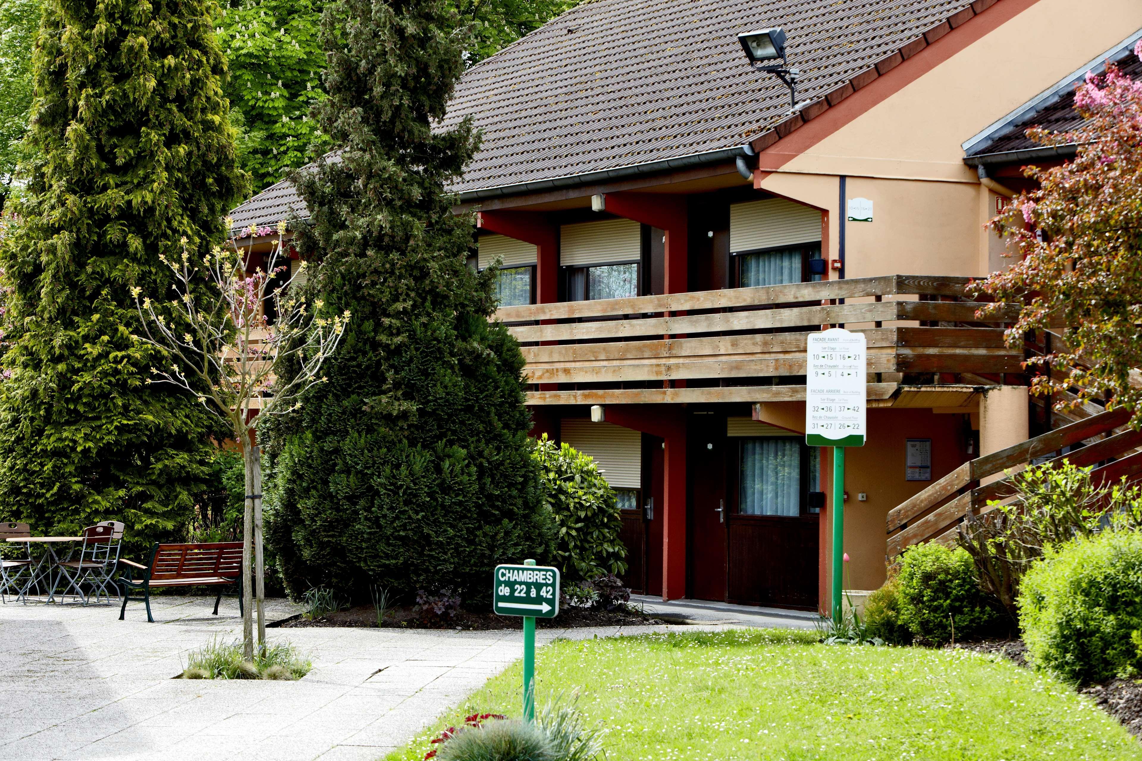 Campanile Maubeuge Hotel Exterior foto