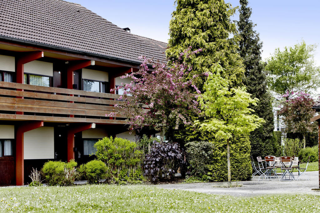 Campanile Maubeuge Hotel Exterior foto